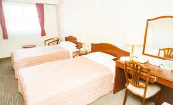 4. Hotel Gr..