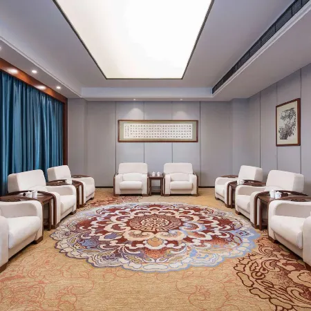 Linxiang Huayin Hotel