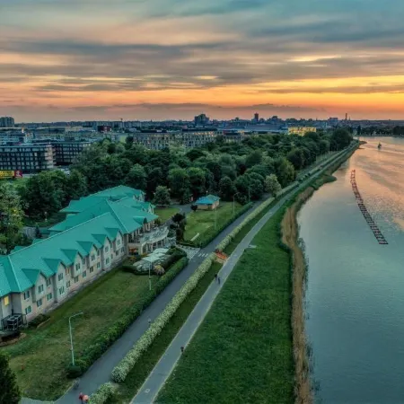 Hotel HP Park Poznań Malta Отели рядом с достопримечательностью «Мальтанское озеро»