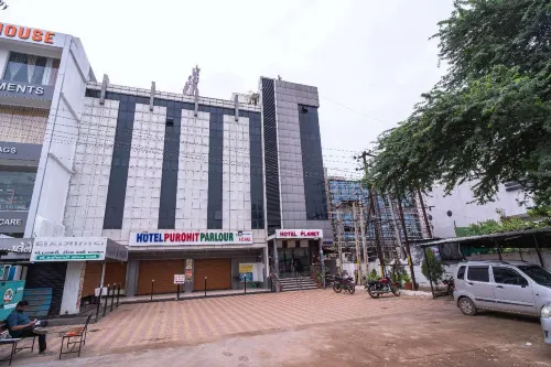 Hotel Planet Hotels in Kalol
