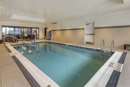 Comfort Inn & Suites Pittsburgh-Northshore Отели рядом с достопримечательностью «Фуникулёр Дюкен»