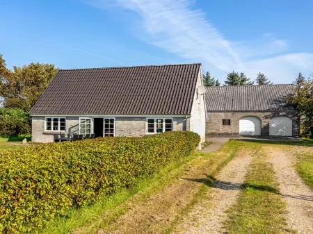 "Merrit" - 4.6km to the Fjord Отели в г. Hemmet