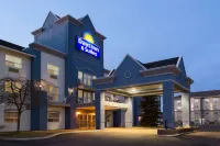 Days Inn & Suites by Wyndham Brooks Hotel a Brooks