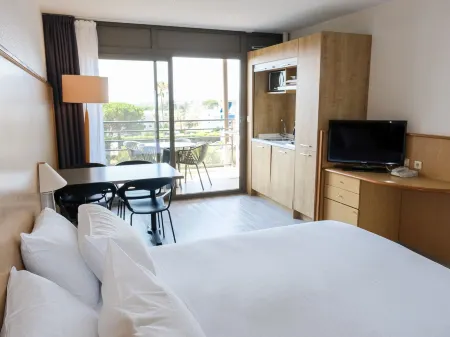 Résidence Thalazur Antibes Отели рядом со станцией Antibes train station