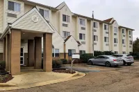 Starkville Inn & Suites Hotels in Oktibbeha County