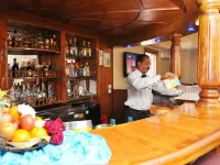 Gold Crest Hotel - bar