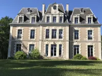 Château des Essards Avec Piscine et Jacuzzi Hotels in Bourgueil