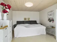 "Elisabeta" - 60m from the Sea