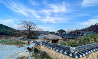 Jukheon Traditional House