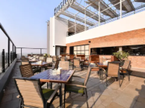 โรงแรมคริชนา พาเลซ อัมเบอร์นัท โรงแรมในธาเน