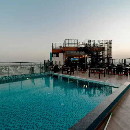 Sarovar Portico Jaipur Отели рядом с достопримечательностью «Лекционный зал Birla Auditorium»