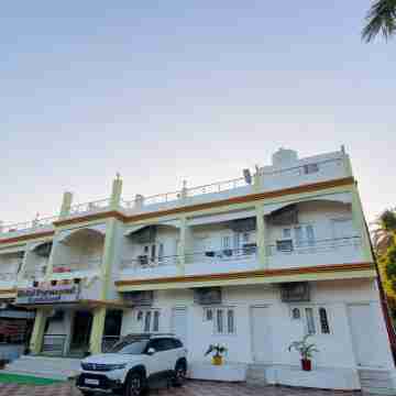Paramount Beach Resort Hotel Exterior
