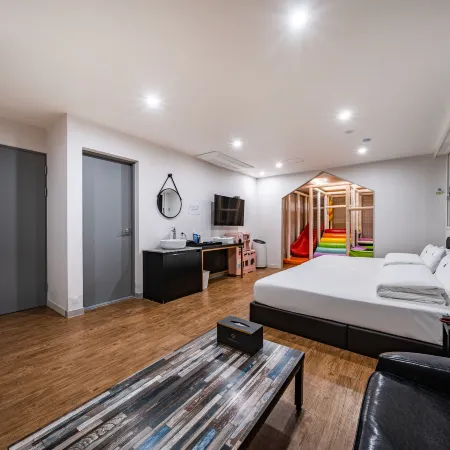 Pino Hotel (Pino Hotel), Buk-Myeon, Changwon فنادق في تشانغوون