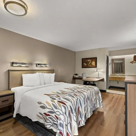Red Roof Inn Detroit - Royal Oak/ Madison Heights