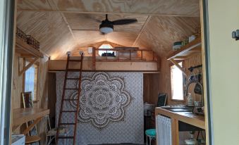 Tiny House Boho Cabin - North Florida Lake Retreat