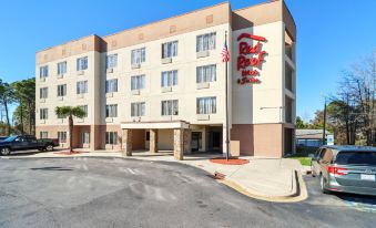 Red Roof Inn & Suites Fayetteville - Fort Bragg