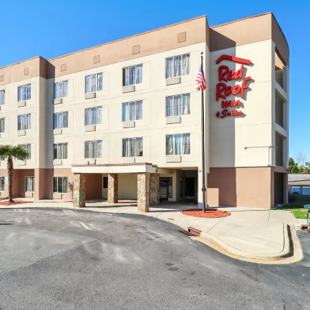 Red Roof Inn & Suites Fayetteville - Fort Bragg