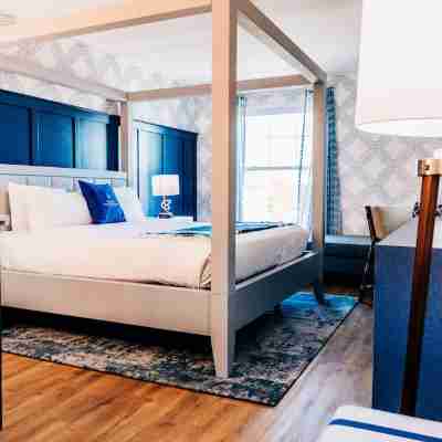 Salem Waterfront Hotel & Suites Rooms