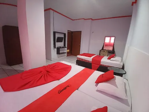 RedDoorz Near Sam Ratulangi Hotel a Wanea