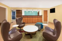 Baymont by Wyndham Savannah Midtown - parkir
