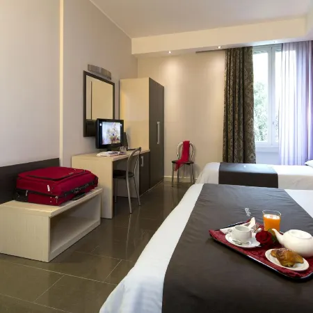Hotel Five Отели рядом с достопримечательностью «Порта Романа»