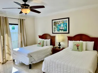 Colony Club Inn & Suites Hotels in 