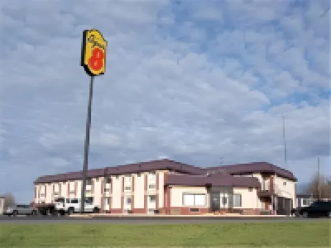 Super 8 by Wyndham Clinton Hoteles en Condado de Custer