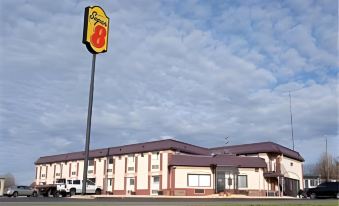 Super 8 by Wyndham Clinton