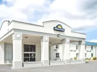 Days Inn by Wyndham Roanoke Near I-81 Hotels in Hollins