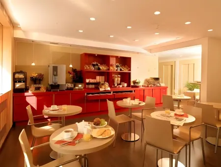 Hotel Gratte-Ciel Ariana Отели рядом с достопримечательностью «Mini World Lyon»