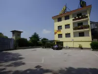 Hotel Clinton Hotels in Casoria