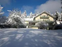 Hotel Landhaus Waldesruh فنادق في Dornhan