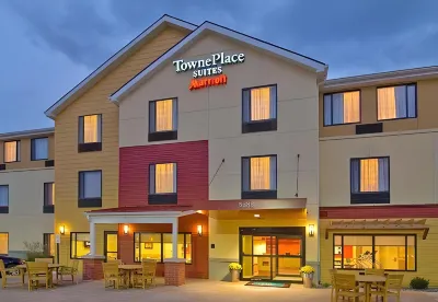 TownePlace Suites Redding Hotel berhampiran Benton Field