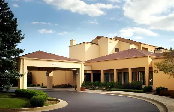 東路易斯威爾萬怡酒店