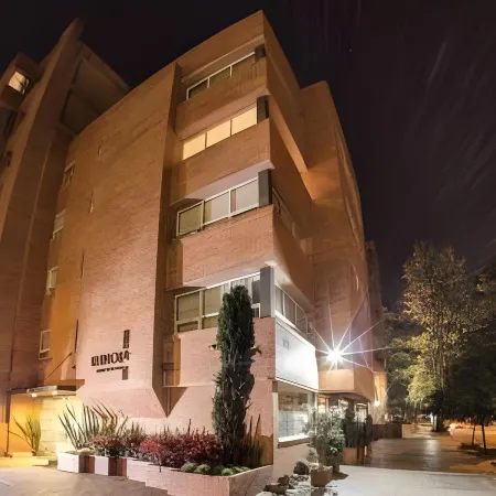 Hotel Retiro 84 Отели рядом с достопримечательностью «Зона T»