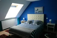 La Maison Jaune à la Janaie Hotel a Beauce