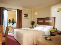 Tara Hotel فنادق في Ardara