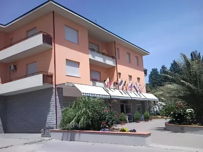 Hotel Trasimeno Bittarelli Các khách sạn gần Ducal Palace