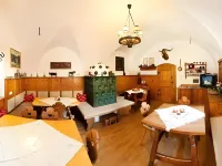 Schloss Saalhof فنادق في Maishofen
