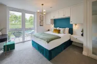 Host & Stay - Scarborough View Luxury Apartment