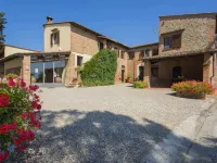 Flat with Shared Pool and Air Conditioning