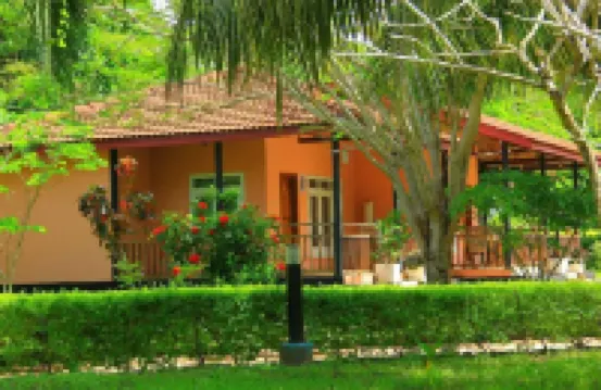 Charlestina Beach Resort Hotel di 