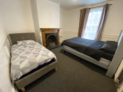 Southgate Lodge - Single/Twin, Double and Family Rooms Hotel a 
