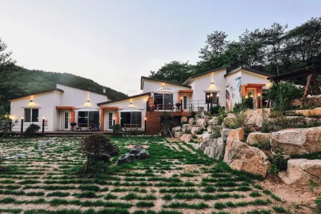 Mungyeong Vacation Pension Отели рядом с достопримечательностью «Mungyeong Saejae»