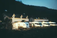 Yangpyeong Glam Ping & Caravan Hotel dekat Yongmun Millennium Sijang