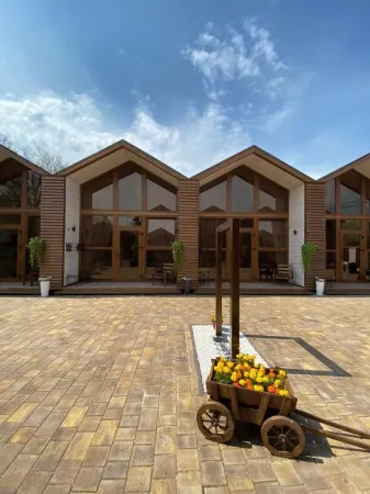 Морестиль Глэмпинг-Отель (б. Моретель)