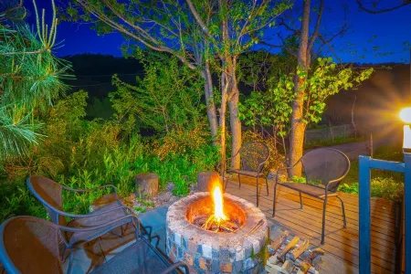 Gapyeong Adelheim Pension (Dogs Allowed, Group Rooms, Spa) Отели в г. Капхён