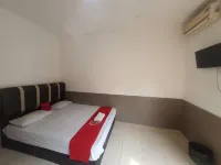 RedDoorz @ Permana Homestay near Supadio Airport Pontianak Hotel dekat Tugu Alianyang