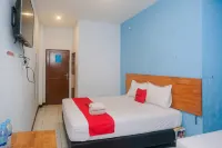 RedDoorz @ Jalan Brigjend Katamso Medan 2 فنادق في Deli Serdang Regency