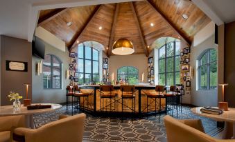 Inn at Bellefield / Hyde Park